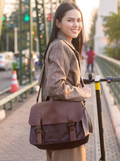 wholesale messenger bags in italy